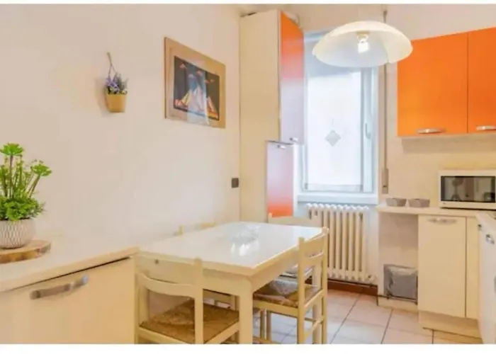 Elegant House By Mony - Free Wi-fi * Lecco