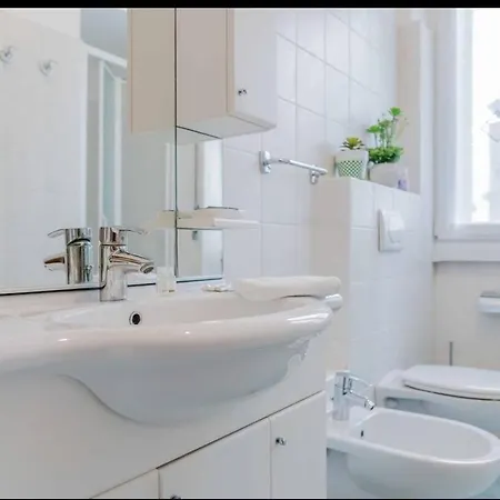 Elegant House By Mony - Free Wi-fi Lecco