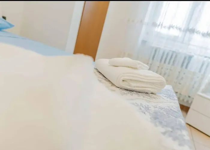 Апартаменты Elegant House By Mony - Free Wi-fi Лекко